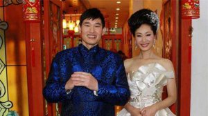 大衣哥草帽姐出场费十万 而刘大成最低30万
