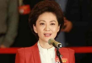 ​央视主播海霞素颜照曝光