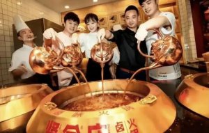 明星餐饮再出争议？陈赫退股贤合庄，加盟商集体维权