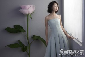 周冬雨身高实际只有156厘米，看丑小鸭如何变成白天鹅