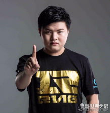 uzi女友是谁，身材不输模特