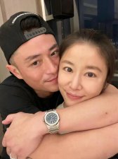 霍建华林心如携家人聚餐 5 岁女儿主动“敬酒”
