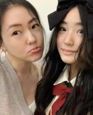 小 S 二女儿晒美照 对镜 wink 一脸明星相