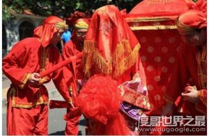 古人婚礼在什么时间举行，一般是在黄昏时迎娶新娘(婚与昏同音