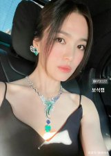 宋慧乔外网生图翻车，法令纹多还地包天，被嘲有点儿凶相