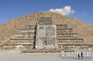 月亮金字塔坐落在哪里，墨西哥城东北(印第安人祭祀月神地方)