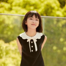 王圣迪小学毕业晒照留念 手拿证书对镜头开心微笑