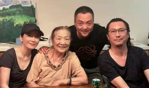 俞飞鸿现身同学聚会气质出众，“萧剑”也在场