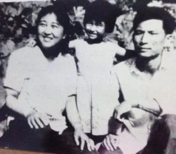 贾玲的母亲的故事是真的吗 母亲李焕英什么原因去世的
