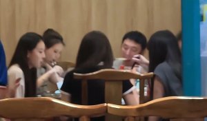王思聪带六个美女下馆子！酒吧嗨玩一晚消费 40 万