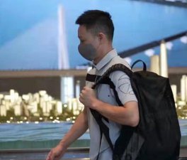 曝杨威买武汉千万豪宅，现身售楼部周围一圈人，房子单价直逼