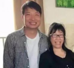 ​直播咣咣抽自己巴掌是什么骚操作？