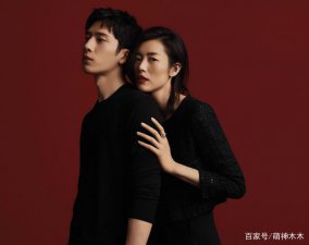 ​井柏然刘雯穿情侣装牵手出街，恋情彻底曝光，双方拒回应