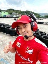 ​明星也难逃特斯拉事故：林志颖撞伤车头起火，音乐家坠崖身亡
