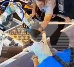 ​象棋机器人夹断 7 岁男孩手指，因人类“抢跑”不守规则？