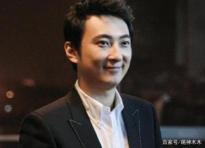 ​王思聪更新社交动态疑炫富，一个奢牌箱子 39 万