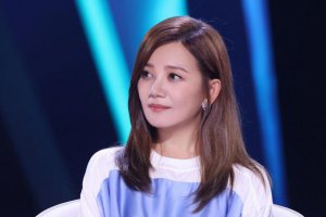 ​梁静茹好声音首秀压力大：每个导师的毛孔都看透了