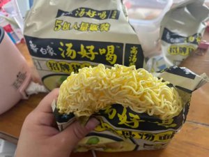 ​网红方便面里满是蚂蚁？多位消费者中招！