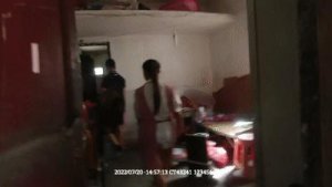 ​抓捕现场，民警突然集体“说谎”……