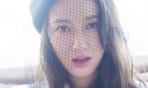 ​赵柯性感大片曝光（柳姨娘赵柯穿紧身衣大秀身材）