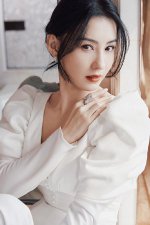 ​张柏芝发图称与长子拍拖 打扮精致享受母子时光