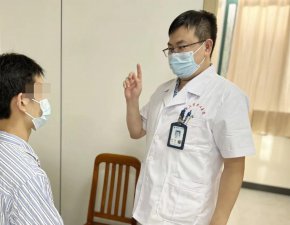 ​可怕！熬夜竟激活了这个病毒，小伙一觉醒来，面瘫了