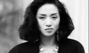 ​成龙给向华强下跪图怎么回事 事件原因是什么