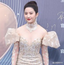 ​电影之夜红毯生图：刘亦菲高定裙显胖，李冰冰状态佳，王一博帅气
