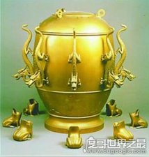 ​地动仪是谁发明的，张衡于公元132年发明(比意大利早两千年)
