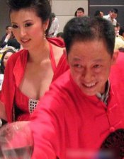 ​王志文老婆陈坚红简历资料 结婚后身材保持很好