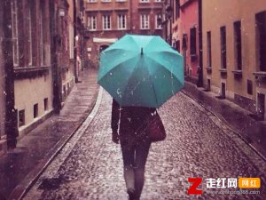​当初的你遇到现在的我是什么歌，回不去歌词分享