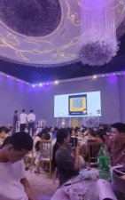 ​婚礼上新郎突然让宾客们集体 ... 网友：业务能力不错！