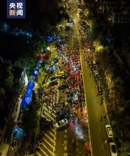 ​他拍下感动全网的“防火长城”，背后细节更难忘