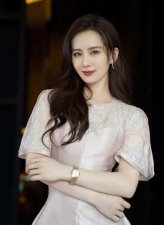 ​刘诗诗《一念关山》路透曝光 红衣古装又美又飒