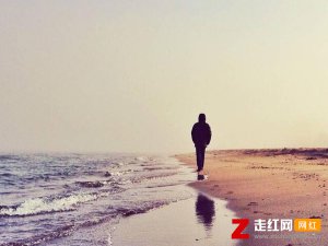 ​一个人吃晚餐一个人制造浪漫是什么歌，一个人歌曲介绍
