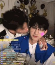 ​出柜就为了博眼球？