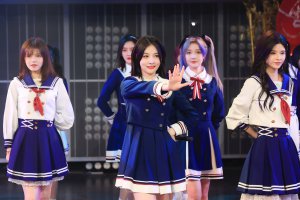 ​赵粤《Y.U.E》毕业公演举办 李艺彤王艺瑾等好友助阵
