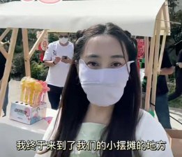 ​严屹宽近况曝光，带老婆外出摆摊，身形发福挺肚腩