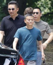 ​赵薇老公黄有龙个人资料，曾当过司机如今身家66亿