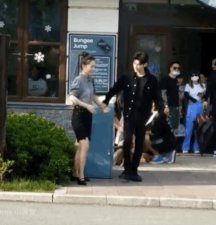 ​大王不容易电视剧路透（罗云熙吴倩新戏牵手路透照曝光）