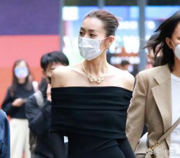 ​龚俊出席活动过多保镖开路惹嘲讽：小小演员那么大排场