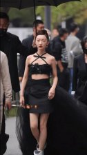 ​众女星活动生图：周冬雨戴 55 万珠宝，金晨秀小蛮腰，孙怡显疲惫