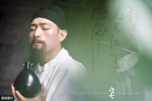 ​回头语小姑下一句（诗仙李白——回头语小姑）