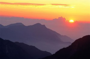 ​五岳寻仙不辞远下一句（五岳寻仙不辞远）