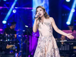 ​我爱他轰轰烈烈最疯狂是什么歌，我爱他歌曲介绍