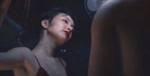 ​第一集就开车，不愧是网剧才有的尺度