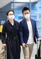 ​吴敏霞男朋友（35岁吴敏霞携老公现身机场）
