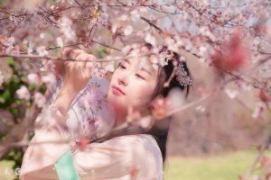 ​跪在地上唱征服（未婚夫跪在地上唱征服）