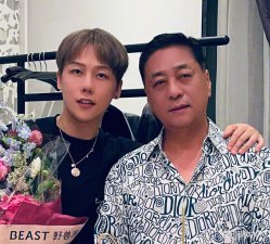 ​刘维半年内痛失双亲，父亲去世前仍在直播带货，明星好友纷纷安慰