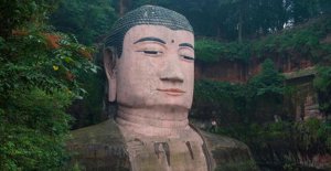 ​乐山大佛闭眼事件原因是真的吗 前三次闭眼出了什么大事